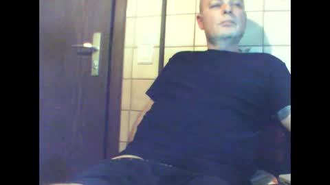 Snapshot of schnibschnab chatting on 12/04/25, 02:10 schnibschnab online show from 12/04/25, 02:10