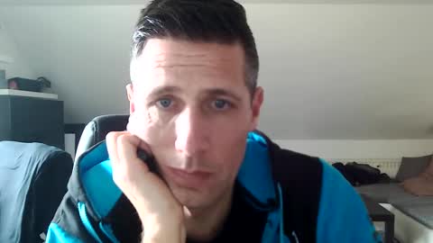 Snapshot of schnuckigeil chatting on 02/25/25, 02:22 Dildomen online show from 02/25/25, 02:22