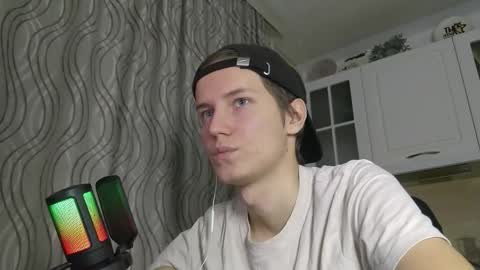 Snapshot of schweppess__ chatting on 12/18/25, 03:12 Dimka online show from 12/18/25, 03:12