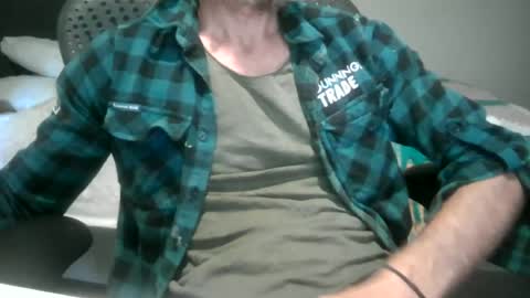Snapshot of sclad83 chatting on 06/24/26, 01:15 sclad83 online show from 06/24/26, 01:15