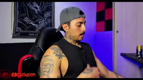 Snapshot of scockpion_ chatting on 12/18/25, 01:11 Alejandro help me to reach 200 thumps up online show from 12/18/25, 01:11