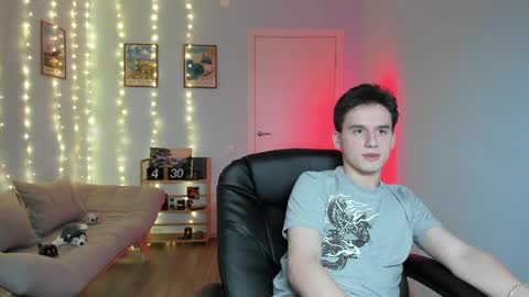 Snapshot of scooby_r chatting on 12/16/24, 08:09 Thomas brunette and Alex blond online show from 12/16/24, 08:09