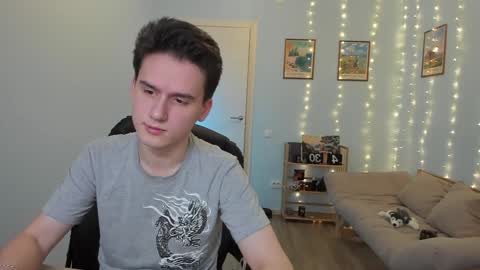 Snapshot of scooby_r chatting on 12/25/24, 09:45 Thomas brunette and Alex blond online show from 12/25/24, 09:45