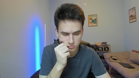 Snapshot of scooby_r chatting on 01/28/25, 08:57 Thomas brunette and Alex blond online show from 01/28/25, 08:57