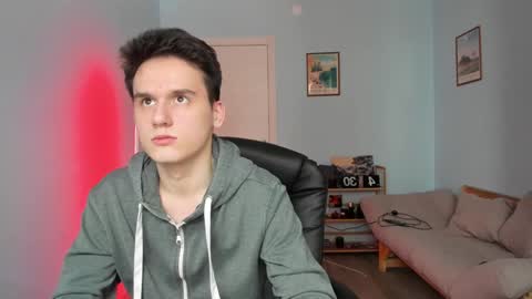 Snapshot of scooby_r chatting on 02/03/25, 12:25 Thomas brunette and Alex blond online show from 02/03/25, 12:25