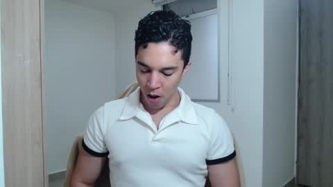 Snapshot of scott_brasher1 chatting on 01/06/25, 08:39 Twitter Scott brasher1 Instagram Camiloestuardo2 online show from 01/06/25, 08:39