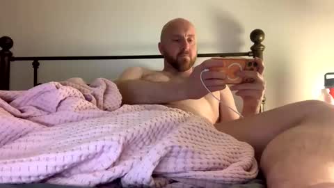 Snapshot of scottric chatting on 05/24/26, 11:43 SexyDaddy online show from 05/24/26, 11:43