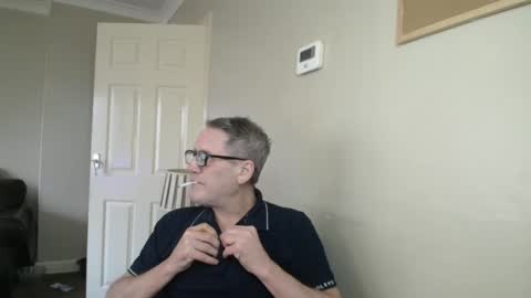 James online show from 11/05/25, 10:48