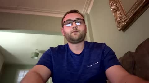 Snapshot of scousegay4 chatting on 01/18/25, 04:31 StraightScouse online show from 01/18/25, 04:31