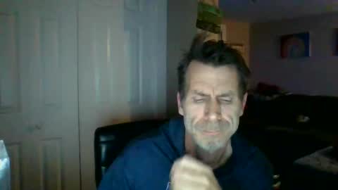 Snapshot of scroach11 chatting on 05/07/26, 02:06 GettOffMyLawn online show from 05/07/26, 02:06