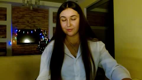 Elizabeth  online show from 12/15/25, 01:37