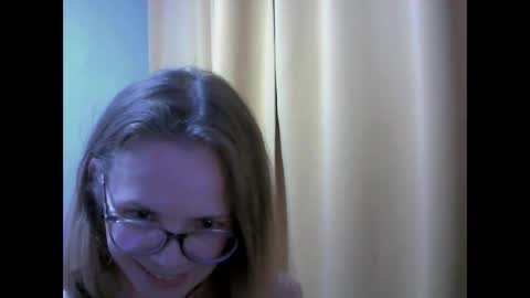 Snapshot of sea_dream chatting on 09/09/25, 04:17 SEA Dream online show from 09/09/25, 04:17