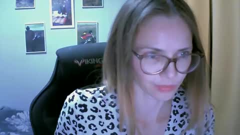 Snapshot of sea_dream chatting on 10/03/25, 04:37 SEA Dream online show from 10/03/25, 04:37
