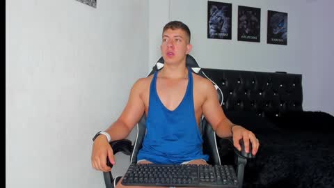 Snapshot of sean_brownx chatting on 02/08/25, 11:44 Sean online show from 02/08/25, 11:44