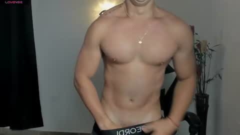Snapshot of sean_brownx chatting on 06/20/26, 02:20 Sean online show from 06/20/26, 02:20