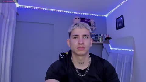 Snapshot of sebas__23 chatting on 02/27/25, 07:04 Sebastin online show from 02/27/25, 07:04