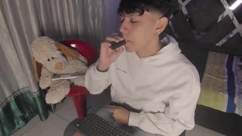 sebas_pretty7 online show from 12/18/25, 12:33