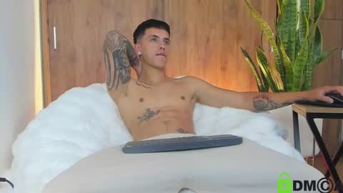 Snapshot of sebas_w01 chatting on 02/20/26, 01:35 sebastian online show from 02/20/26, 01:35