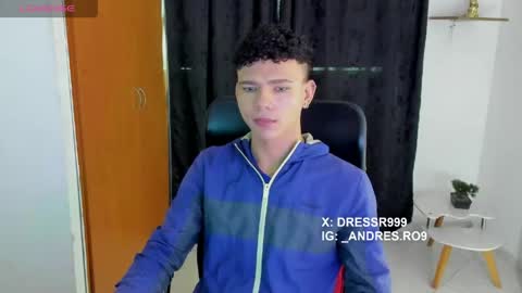 Snapshot of sebascuterouss chatting on 04/21/26, 12:44 sebas 3 online show from 04/21/26, 12:44
