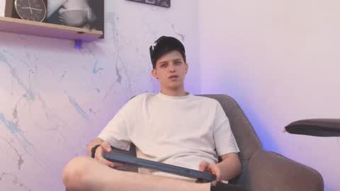 Snapshot of sebastamayo_ chatting on 03/03/26, 07:47 SEBAS online show from 03/03/26, 07:47