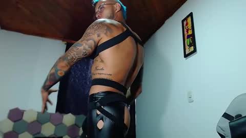 Snapshot of sebastian_025 chatting on 02/21/25, 01:33 Sebastian online show from 02/21/25, 01:33