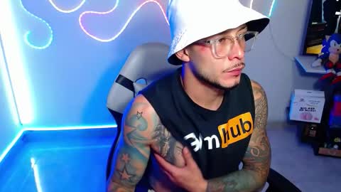 Snapshot of sebastian_025 chatting on 10/03/25, 08:11 Sebastian online show from 10/03/25, 08:11