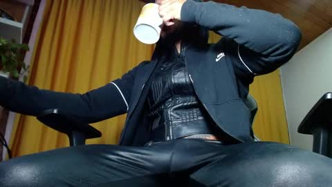 Snapshot of sebastian_025 chatting on 05/17/26, 11:06 Sebastian online show from 05/17/26, 11:06