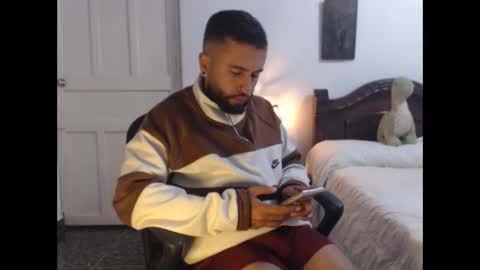 Snapshot of sebastian_ferrer111 chatting on 10/28/25, 05:00 Sebastian Ferrer online show from 10/28/25, 05:00