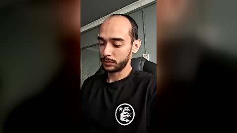 Snapshot of sebastian_foxter chatting on 07/23/26, 01:42 Sebastian online show from 07/23/26, 01:42