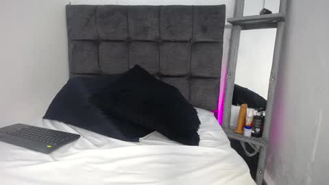 Snapshot of sebastian_n_alinson chatting on 12/04/24, 06:11 sebastian n alinson online show from 12/04/24, 06:11