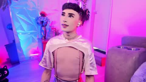     .  INDEPENDENT MODEL online show from 03/04/26, 02:56