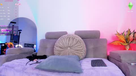     .  INDEPENDENT MODEL online show from 04/07/26, 01:11