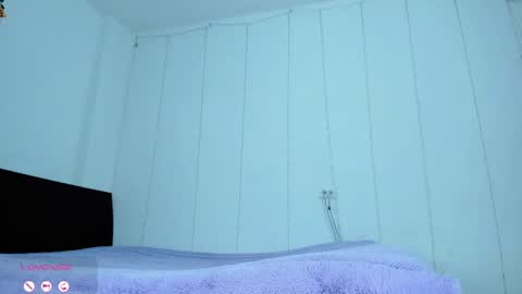     .  INDEPENDENT MODEL online show from 06/12/26, 02:27