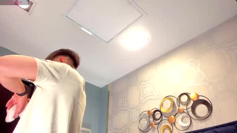 Snapshot of sebastianmaximoff chatting on 09/17/25, 12:18 Sebastian online show from 09/17/25, 12:18