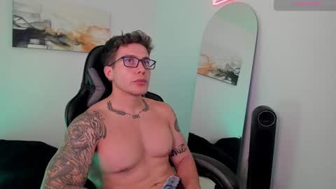 Snapshot of sebastianortizm chatting on 01/21/25, 11:55 Lucian Sinclair online show from 01/21/25, 11:55