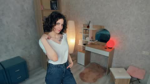 Mia online show from 05/15/26, 07:48