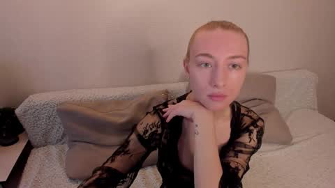 Snapshot of secret_dreams_ chatting on 10/19/25, 09:21 Amanda and pair in a real life we love each other but can play with you online show from 10/19/25, 09:21