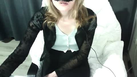 Anni online show from 04/10/26, 11:31