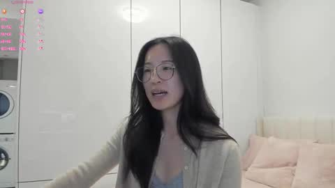 Snapshot of secretgirlfriendxo chatting on 10/10/25, 01:15 Angela online show from 10/10/25, 01:15