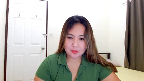 Snapshot of secretlover010101 chatting on 12/18/24, 02:53 MILAN online show from 12/18/24, 02:53