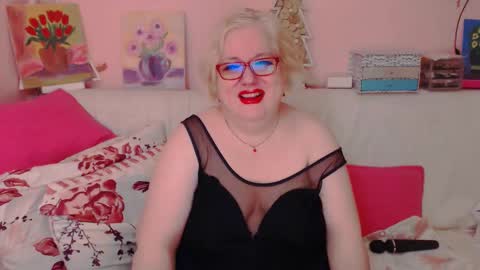 Snapshot of secretloverbbw chatting on 09/18/25, 07:49 Alice online show from 09/18/25, 07:49