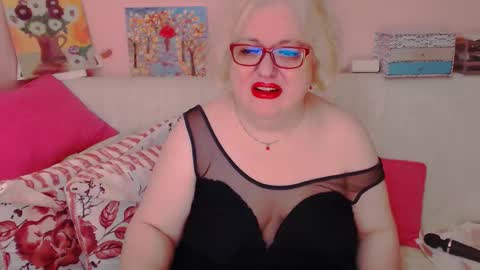 Snapshot of secretloverbbw chatting on 10/21/25, 06:41 Alice online show from 10/21/25, 06:41