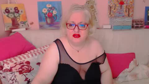 Snapshot of secretloverbbw chatting on 10/29/25, 08:32 Alice online show from 10/29/25, 08:32