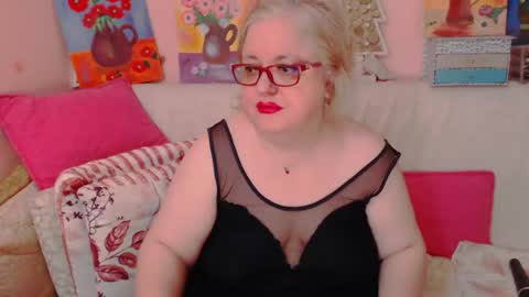 Snapshot of secretloverbbw chatting on 05/15/26, 07:21 Alice online show from 05/15/26, 07:21