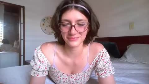Snapshot of secretprivatebunny chatting on 07/18/26, 06:34 Maria online show from 07/18/26, 06:34