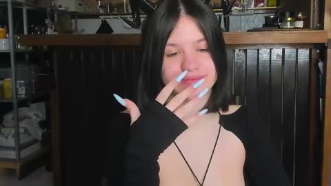 Snapshot of secretqueen_x chatting on 02/10/25, 01:24 Anna online show from 02/10/25, 01:24