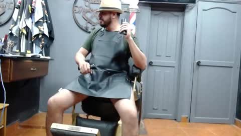 Snapshot of secrets_of_the_barber chatting on 03/08/25, 04:23 the Barber online show from 03/08/25, 04:23