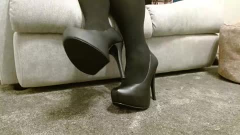 Snapshot of secretshoes chatting on 02/15/26, 07:32 Secret Shoes online show from 02/15/26, 07:32
