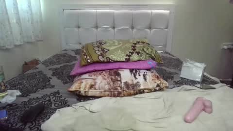 Snapshot of seductive_candybody chatting on 12/22/24, 03:44 Ms CandyAss online show from 12/22/24, 03:44