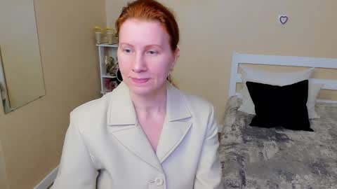 seductive_foxy_ online show from 09/30/25, 03:39